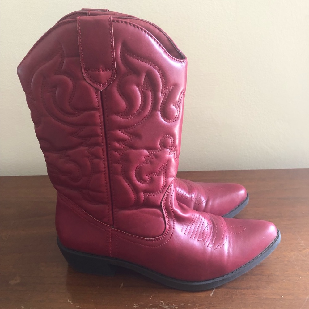 Yeeehaaawww.  Red cowboy boots by Rampage.